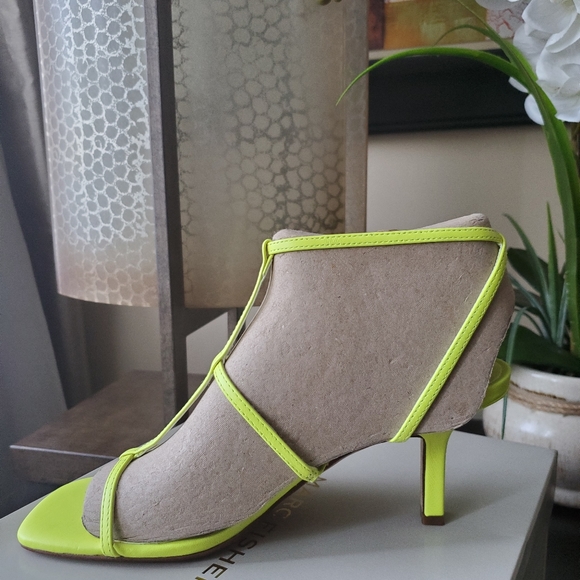 STRAPPY HEEL SANDAL - Picture 3 of 8